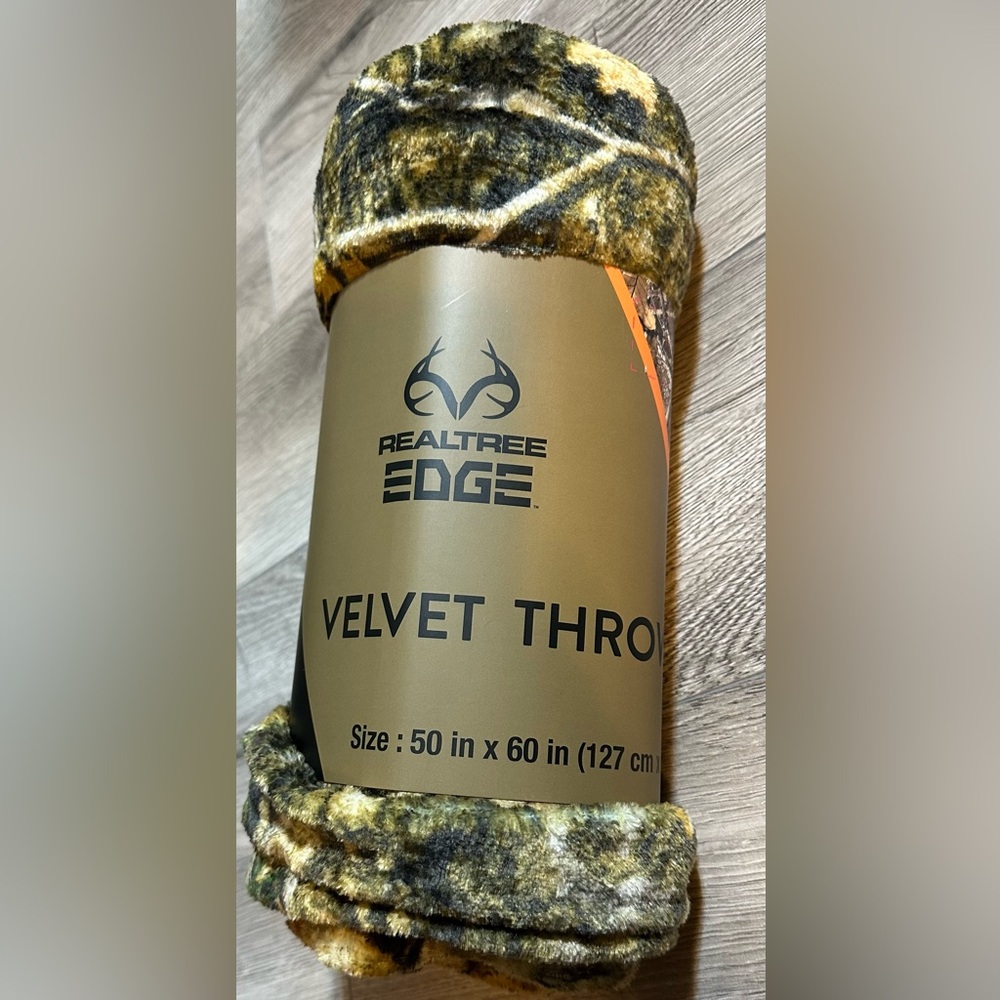 Real Tree Edge Camouflage Print On A Velvet Throw 50”x 60”